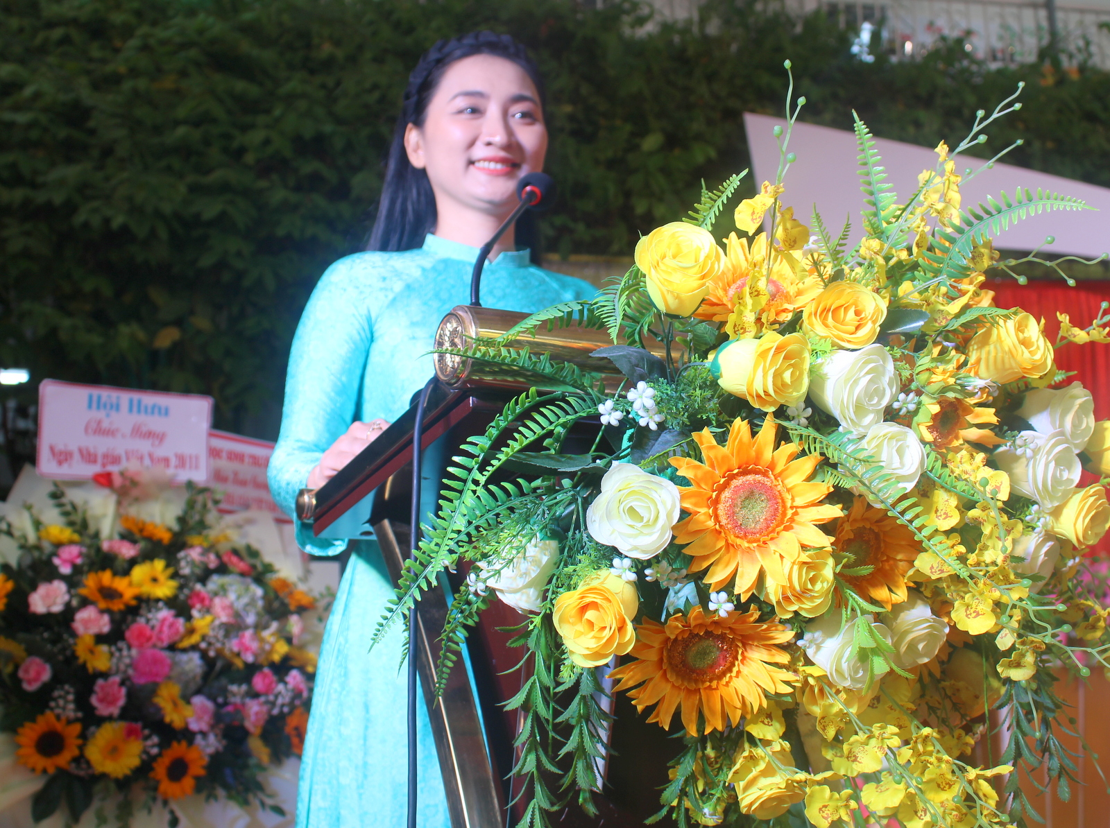 TRƯỜNG MẦM NON 19/5 LONG TRỌNG TỔ CHỨC LỄ ĐÓN NHẬN HUÂN CHƯƠNG LAO ĐỘNG HẠNG NHẤT, KỈ NIỆM 41 NĂM NGÀY NHÀ GIÁO VIỆT NAM