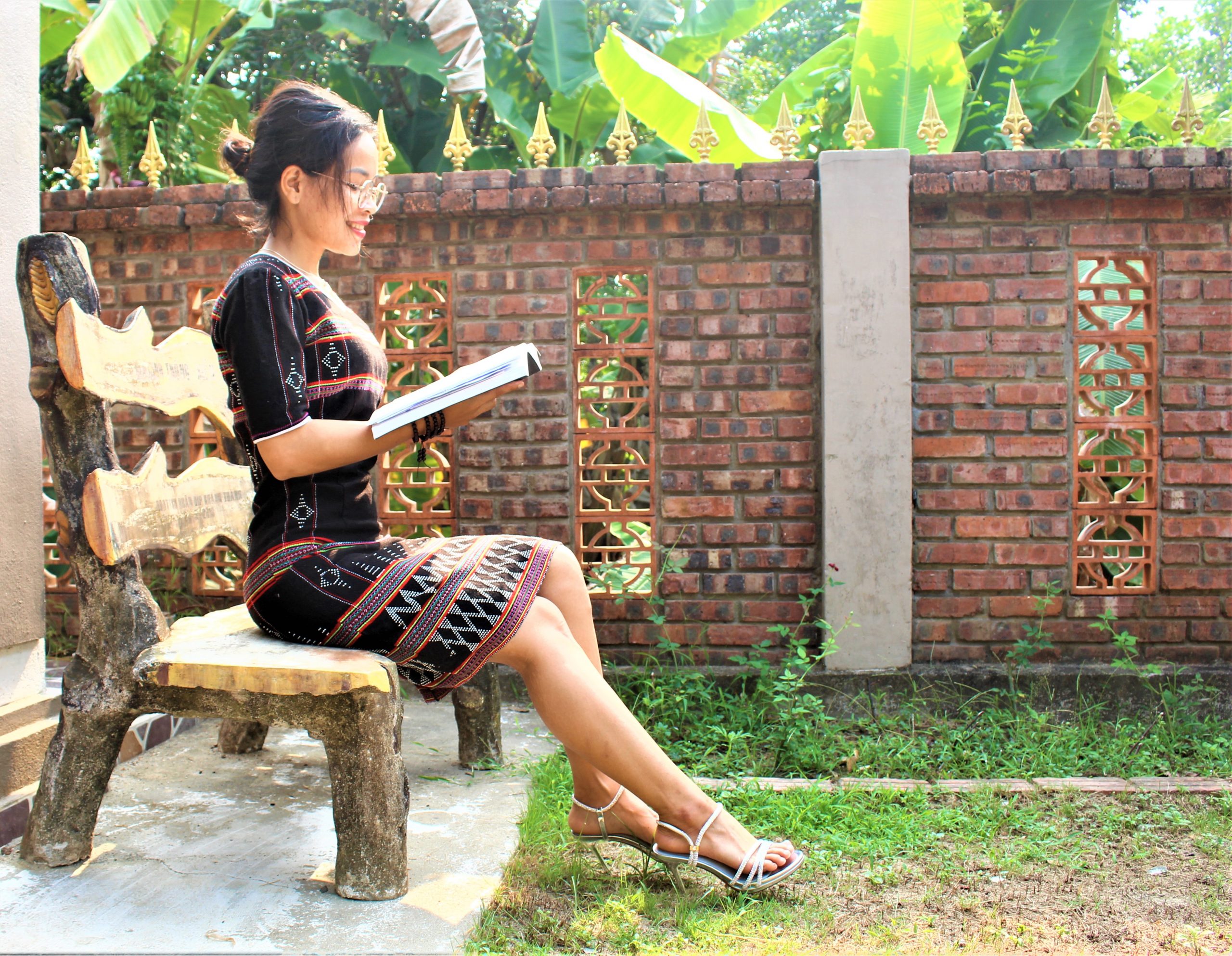 HÃY MAU ĐỌC SÁCH BẠN ƠI !