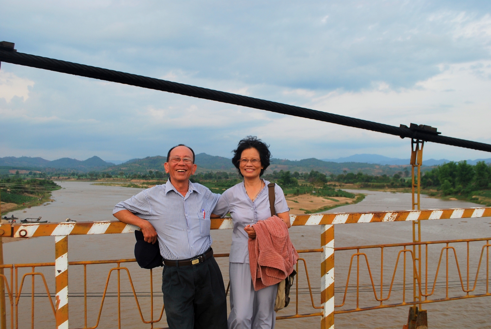 CHIỀU TRÊN CẦU TREO KON KLOR  TRÊN SÔNG ĐẮK BLA