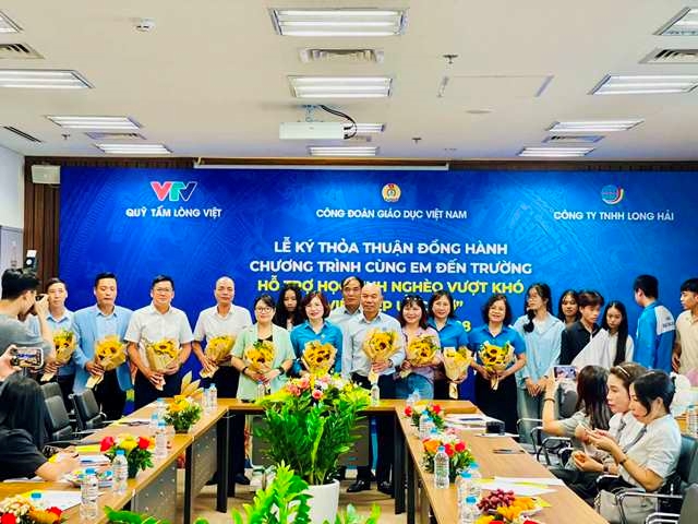 Tiếp tục lan tỏa những tấm lòng Việt trong hành trình hỗ trợ học sinh có hoàn cảnh khó khăn