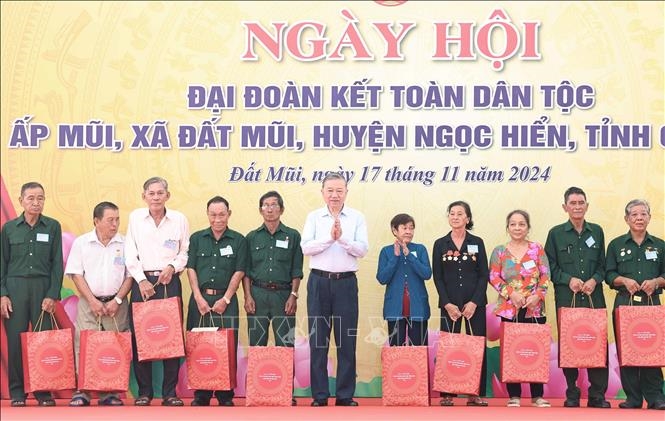 Lãnh đạo Đảng, Nhà nước Đoàn kết, đồng lòng, quyết tâm thực hiện thắng lợi nghị quyết các cấp đã đề ra