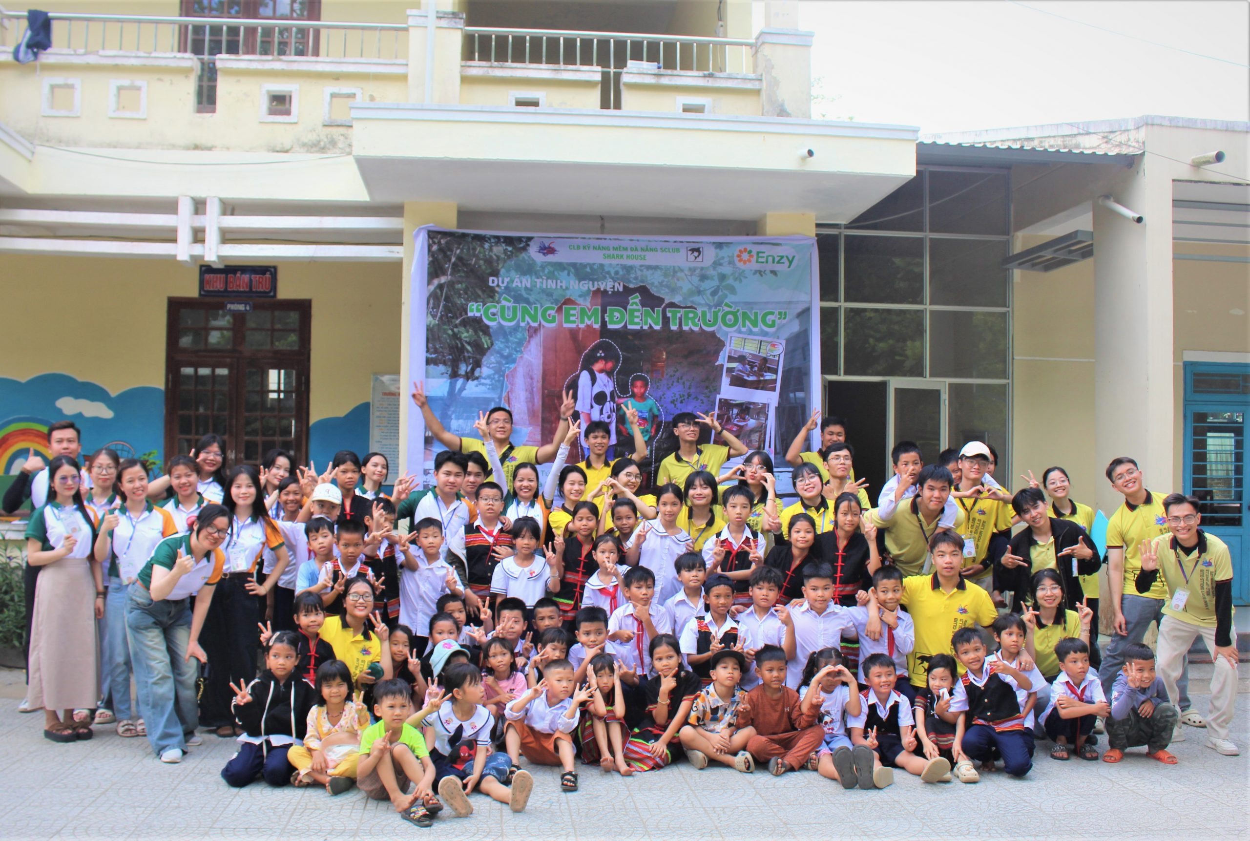 Ấm Áp Bản Làng Trong Mùa Hè Yêu Thương