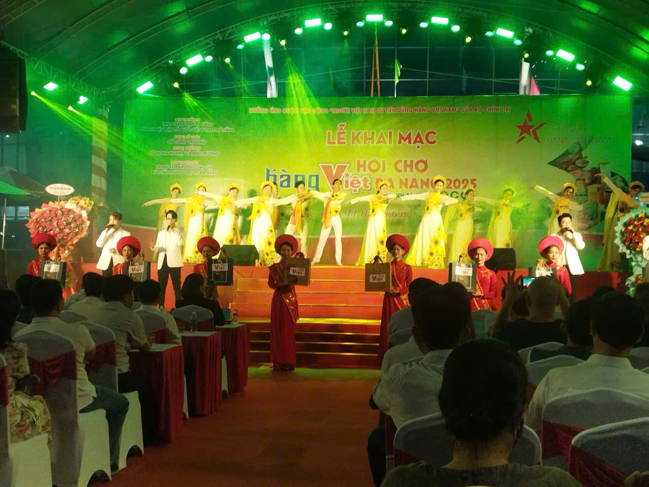 Khai mạc Hội chợ Hàng Việt Đà Nẵng 2025: Tôn vinh sản phẩm OCOP, kết nối vùng miền