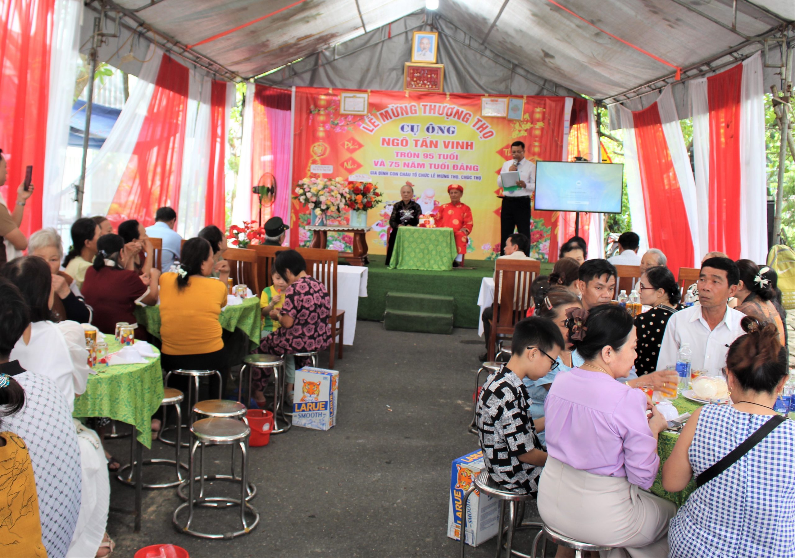 Lễ Mừng Thượng Thọ 95 Tuổi Đời – Vinh Danh 75 Năm  Tuổi Đảng Của Cựu Chiến Binh Ngô Tấn Vinh